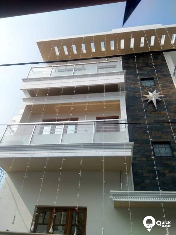 Room space with food available for rent vaduthala