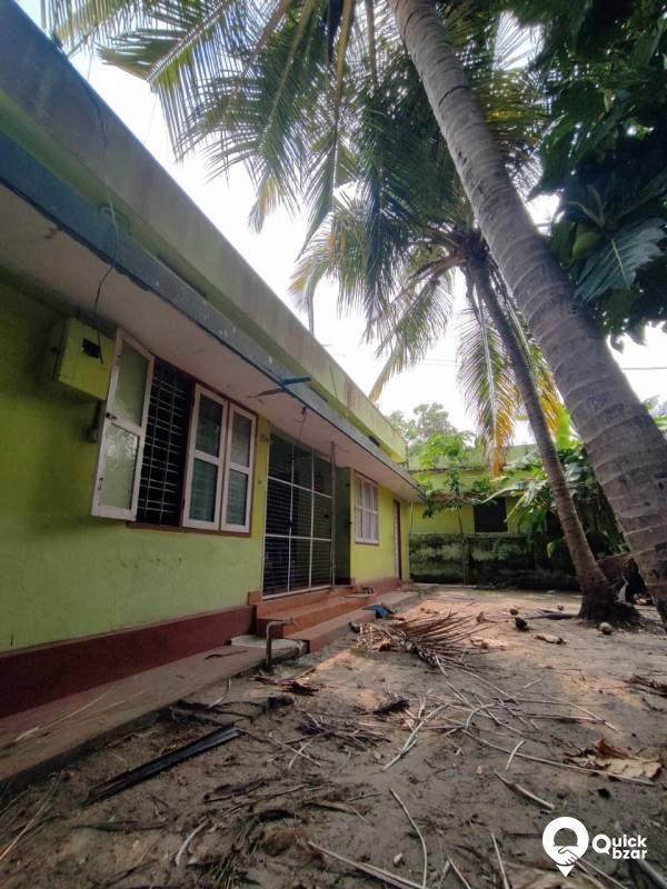 Land and old House for sale