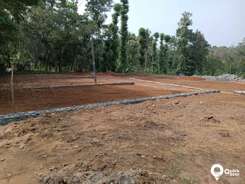 വീടുവയ്ക്കാൻ അനുയോജ്യമായ ഹൗസ് പ്ലോട്ടുകൾ വില്പനയ്ക്ക്