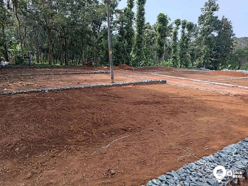 വീടുവയ്ക്കാൻ അനുയോജ്യമായ ഹൗസ് പ്ലോട്ടുകൾ വില്പനയ്ക്ക്