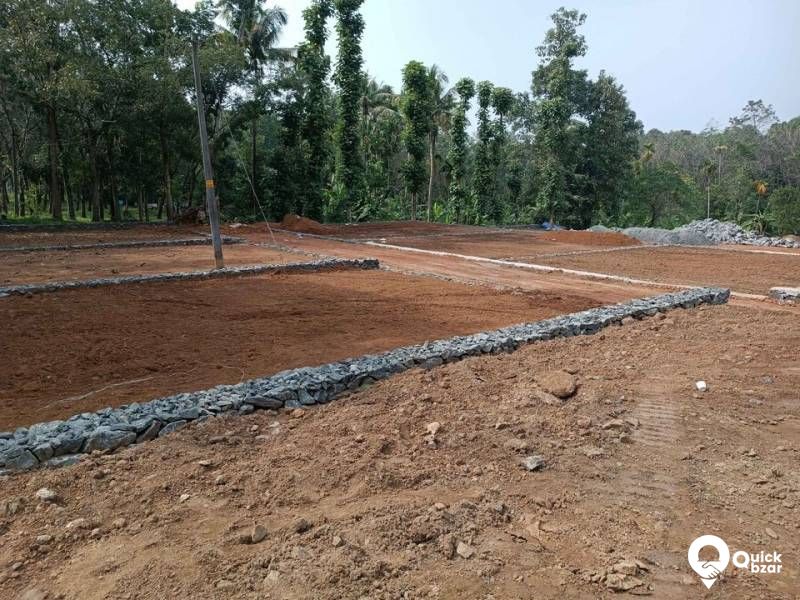 വീടുവയ്ക്കാൻ അനുയോജ്യമായ ഹൗസ് പ്ലോട്ടുകൾ വില്പനയ്ക്ക്