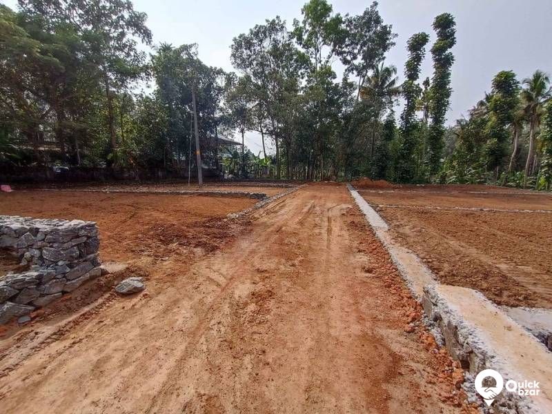 വീടുവയ്ക്കാൻ അനുയോജ്യമായ ഹൗസ് പ്ലോട്ടുകൾ വില്പനയ്ക്ക്