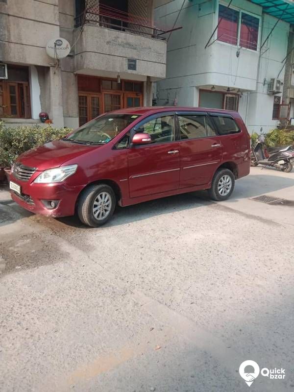 Innova V 2013 diesel model in Delhi