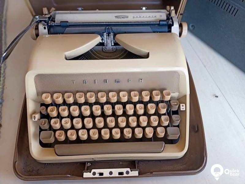 Triumph gabriele 3 Vintage typewriter