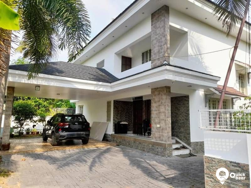 LuXURIOUS VILLA FOR SALE @ VAZHAKKALA