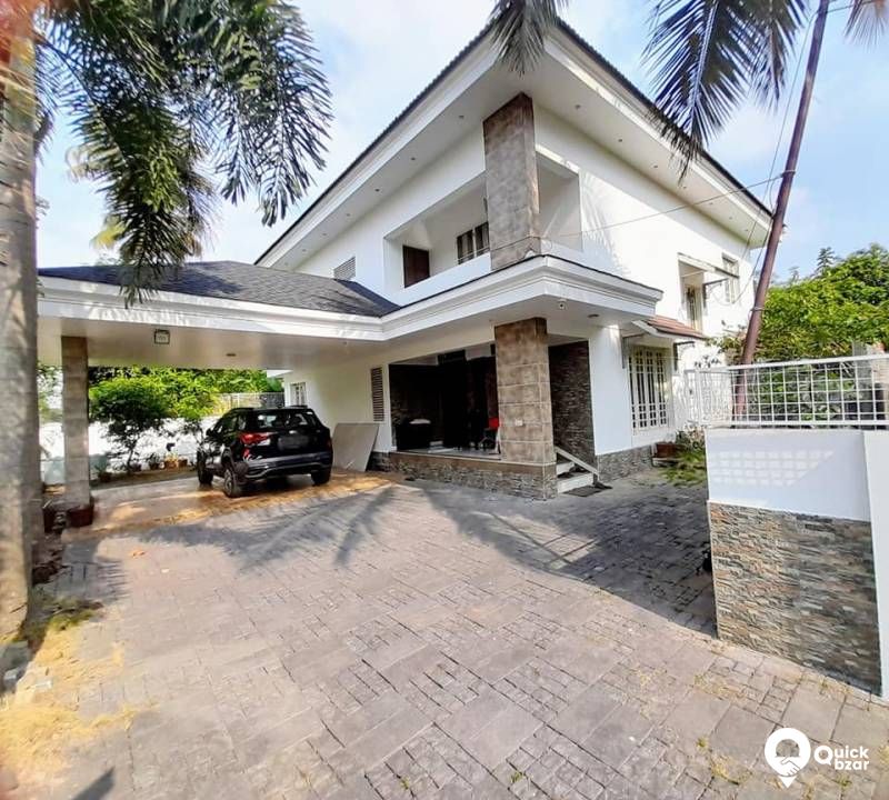 LuXURIOUS VILLA FOR SALE @ VAZHAKKALA
