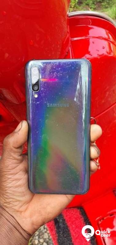 SAMSUNG A50