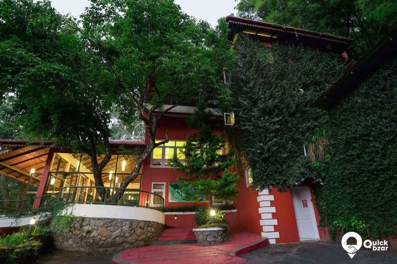 R12 TV Luxury Cottage
