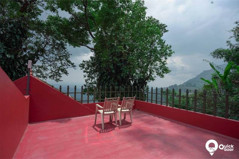 R12 TV Executive Cottage