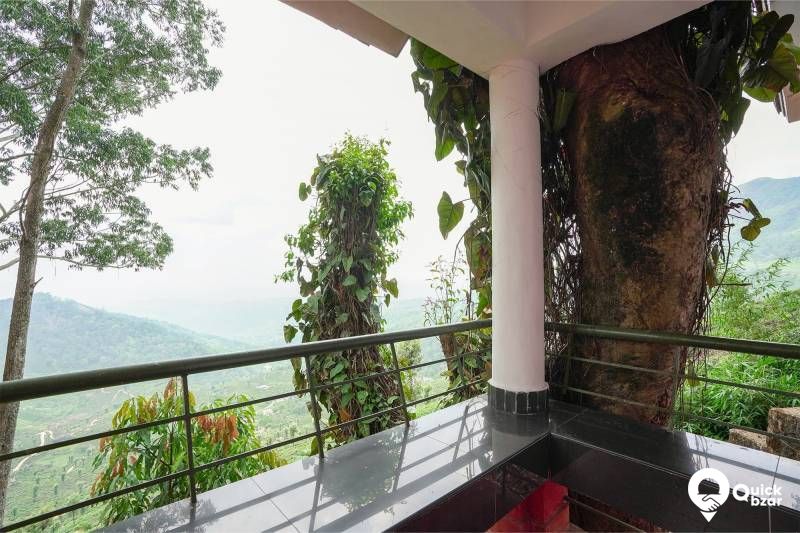 R12 TV Luxury Cottage