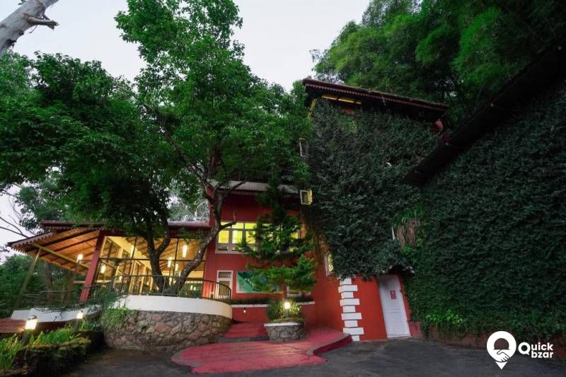 R12 TV Luxury Cottage
