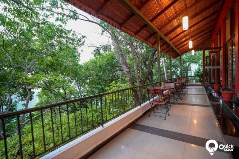 R12 TV Luxury Cottage