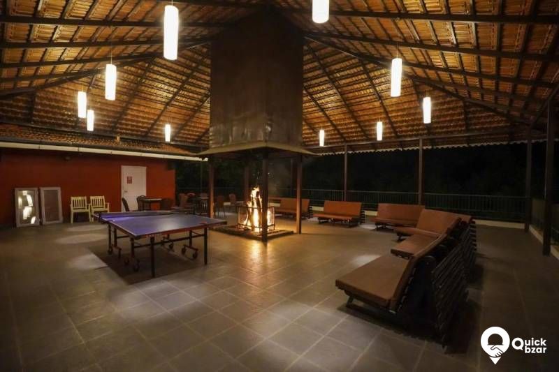 R12 TV Luxury Cottage