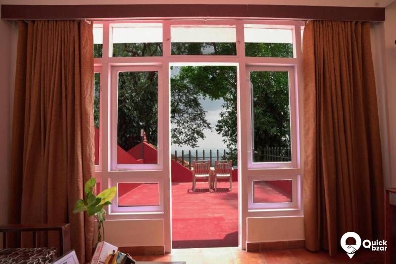 R12 TV Luxury Cottage