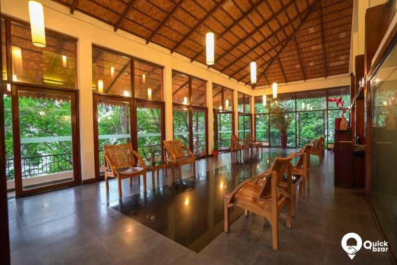 R12 TV Luxury Cottage