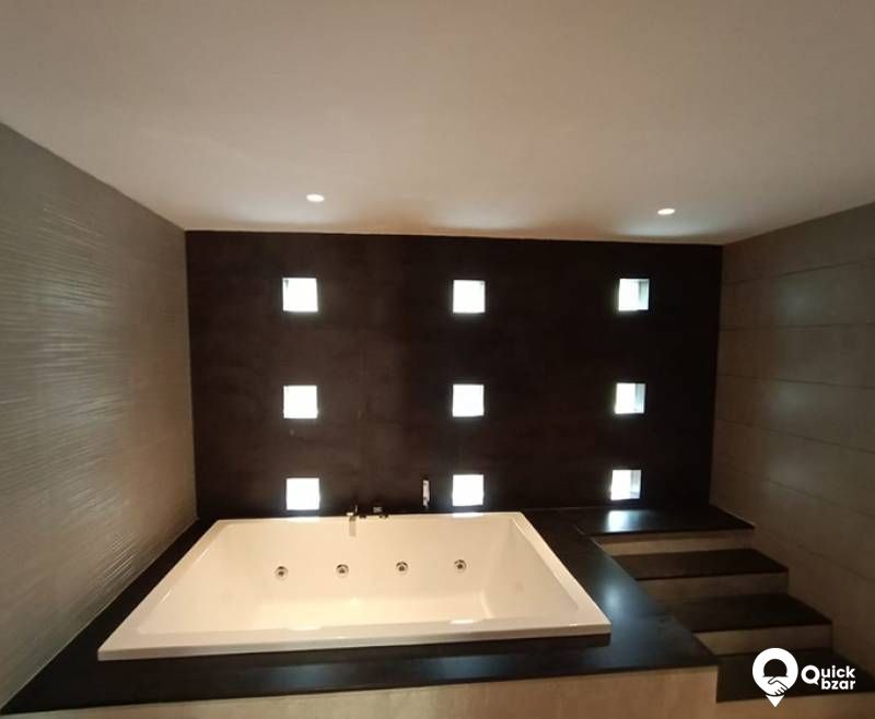 R8M BB JACUZZI ROOM