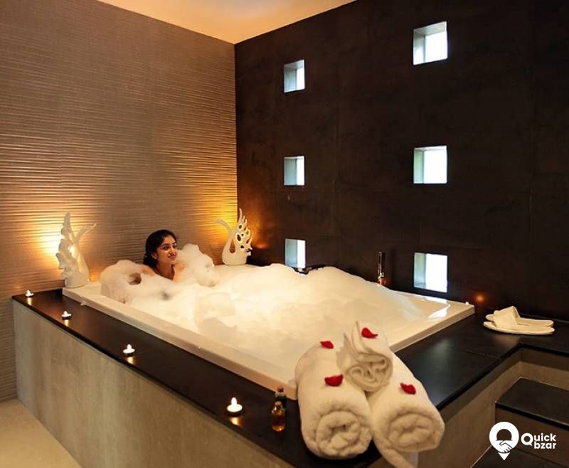 R8M BB JACUZZI ROOM