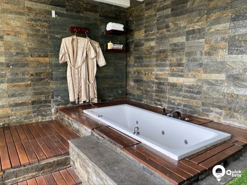 QB Stay-R48M TSV LUXURY SUITE WITH JACUZZI