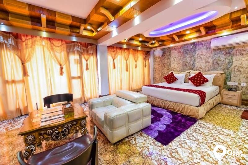 QB Stay- R49M PKT PRESIDENTIAL SUITE (4px)