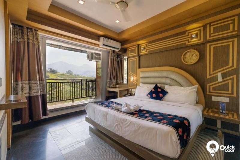 QB Stay- R49M PKT PREMIUM ROOM (2px)
