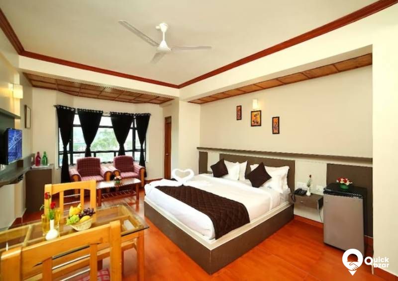 QB Stay- H1 M MC SUPERIOR ROOM