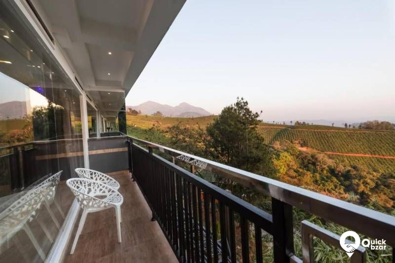 QB Stay- R49M PKT FAMILY CLUB SUITE (4px)