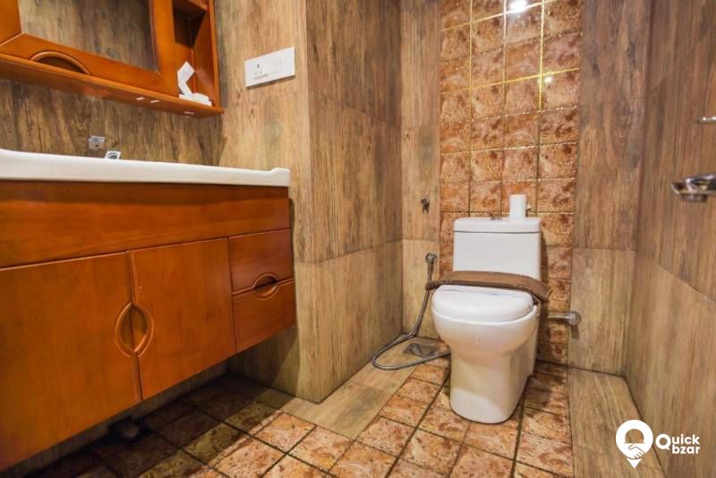 QB Stay- R49M PKT FAMILY CLUB SUITE (4px)