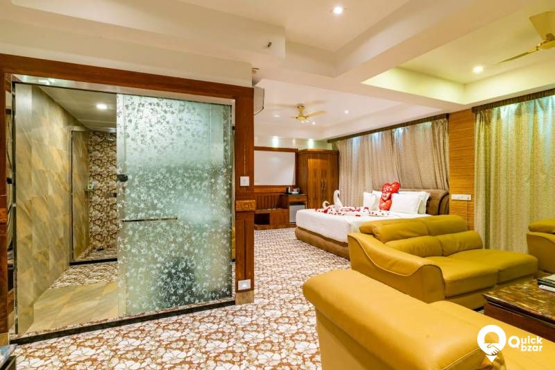 QB Stay- R49M PKT JACUZZI CLUB SUITE (2px)