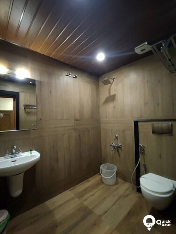 R61M RR PEMIUM AC ROOM