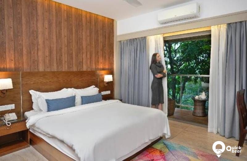 R62M EP THE ROYAL JACUZZI SUITE