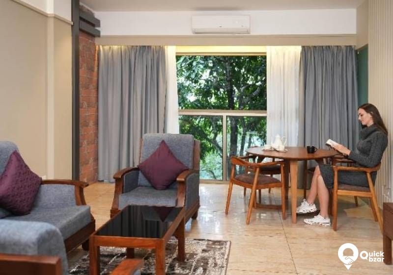 R62M EP THE ROYAL JACUZZI SUITE