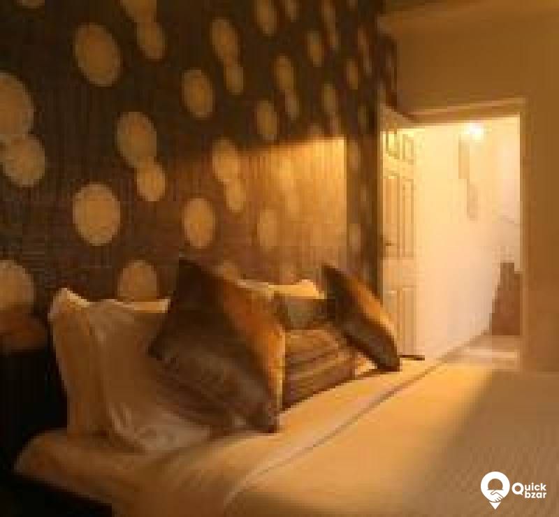 R84M RR ROYAL SUITE COTTAGE