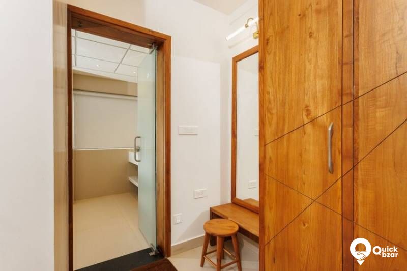 R84M HLS SUIT ROOM