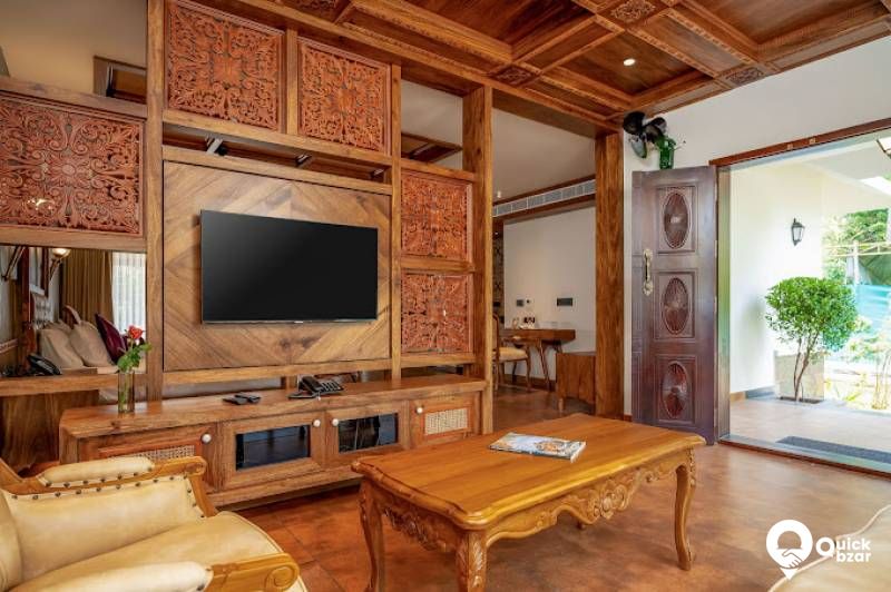 R1K MOFR  PREMIER POOL VIEW ROOM