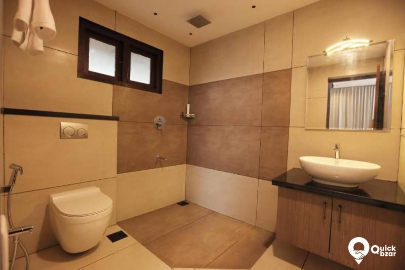 R32W BL HGR LUXURY SUITE