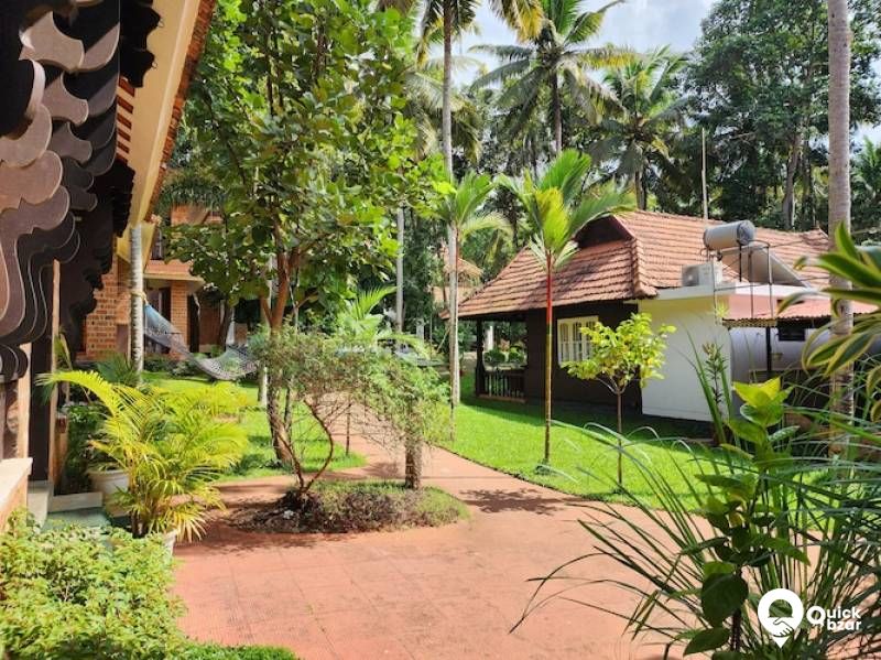 R6KVLM BL GOC WOODEN COTTAGE