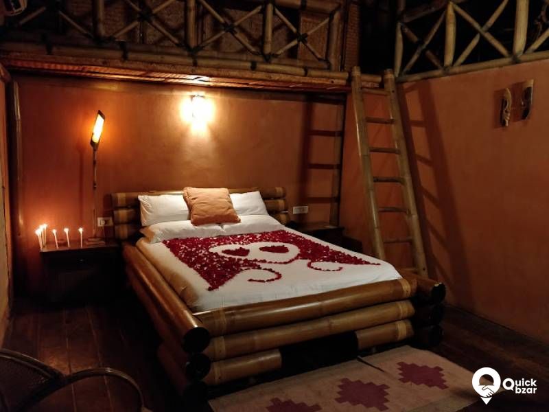 R32W GG  BAMBOO TREE HUT