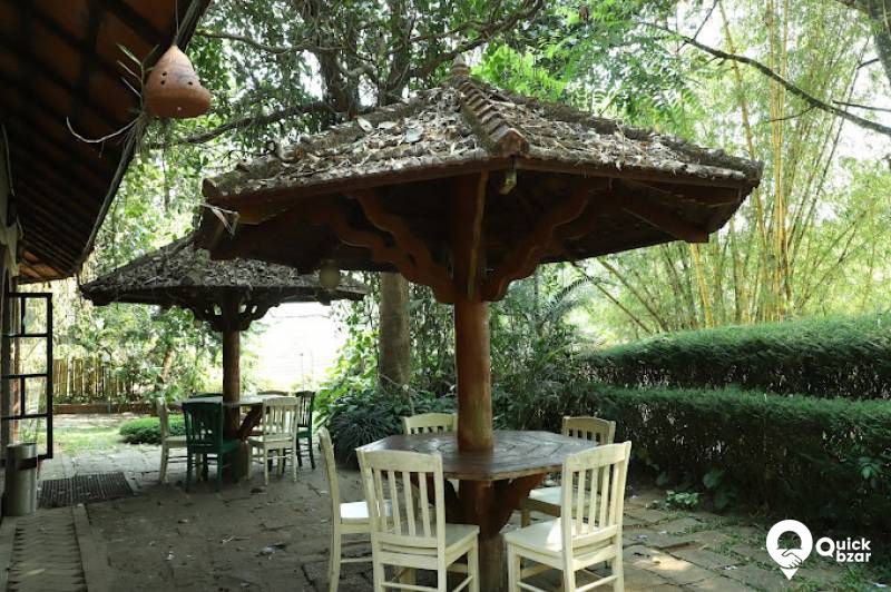 R32W GG  BAMBOO TREE HUT