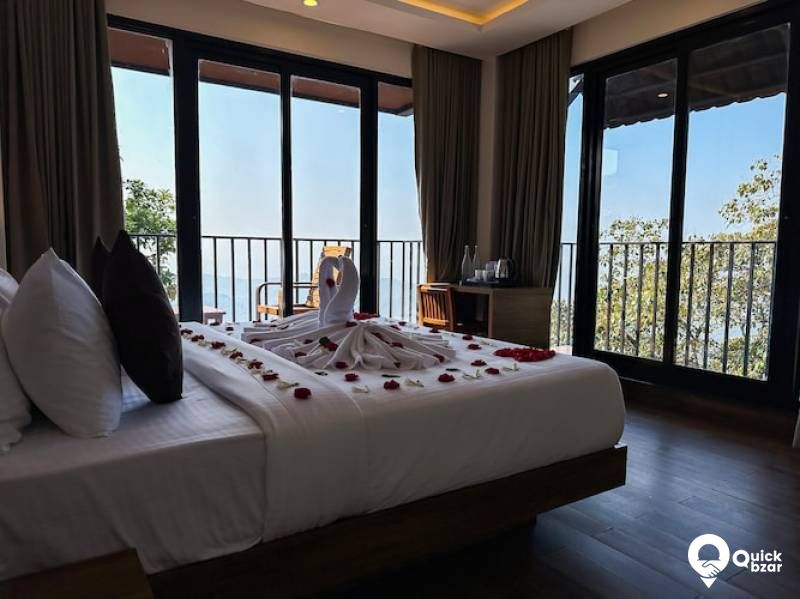 R75M KWM MYSTIC VALLEY VIEW ROOM WITH BALCONY