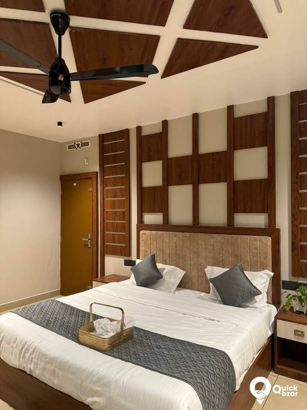 R108M TYR SUIT ROOM