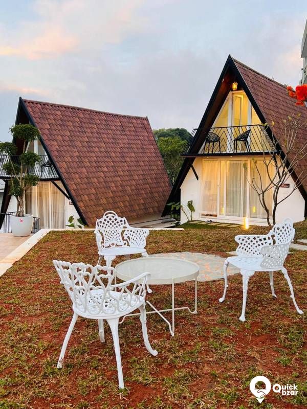 R12V TM A FRAME COTTAGE