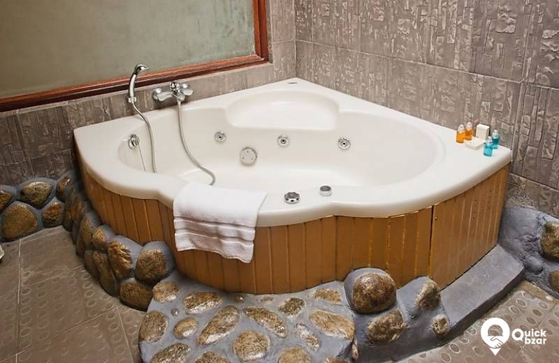 R4T IGH TEC HONEYMOON SUITE