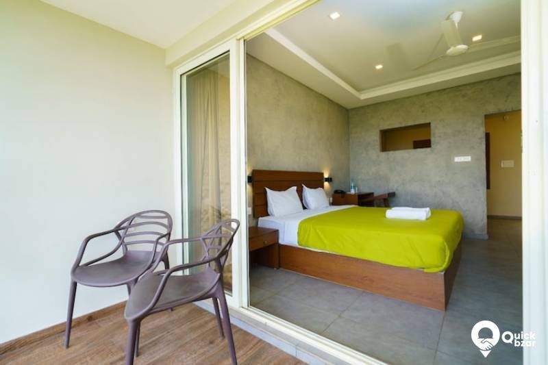 R112M WPM DELUXE BALCONY ROOM