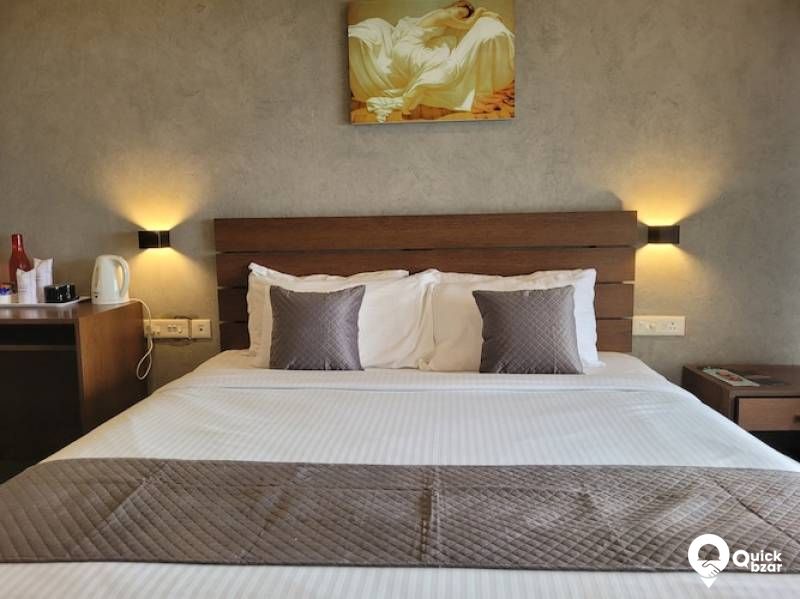 R112M WPM DELUXE BALCONY ROOM
