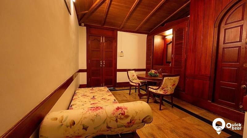 R114M WRG EXECUTIVE RIVERVIEW SUPERIOR ROOM