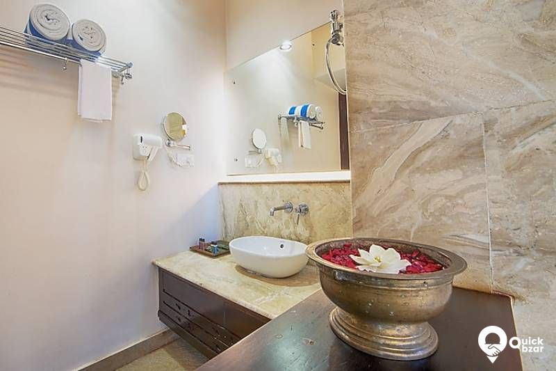 R8TH GWR RITHIKA (HONEYMOON VILLA WITH PLUNGE POOL )