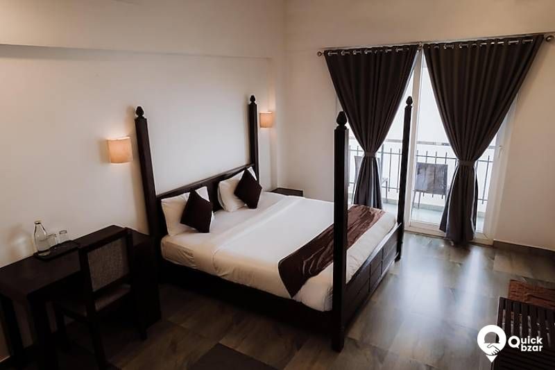 R119M FC  EXECUTIVE ROOM