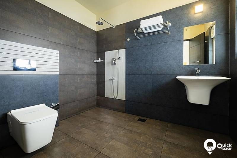 R119M FC  EXECUTIVE ROOM