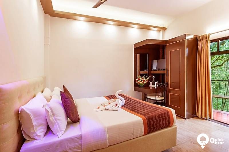 R126M FHR EXECUTIVE ROOM