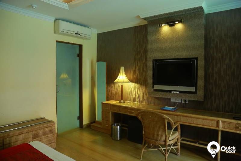 R8K SAJE CLUB ROOM